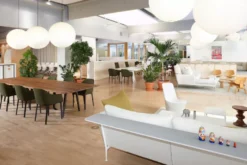 Vitra Eames LCW Loungestoel Essen Naturel -Flinders x886x886 0285.jpg.pagespeed.ic .sx3kamm1QC