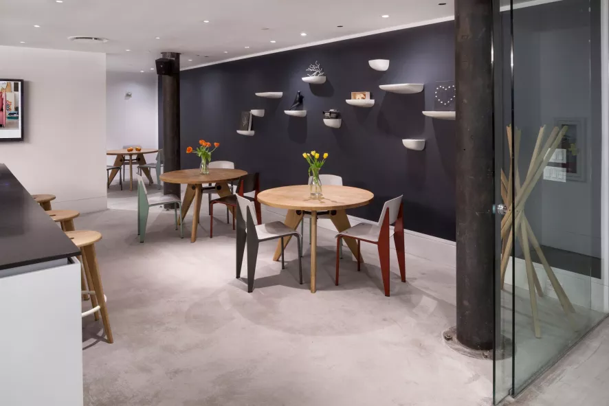 Vitra Corniches Wandplank Japans Rood Medium 10 Vitra Corniches Wandplank Japans Rood Medium - Afbeelding 8