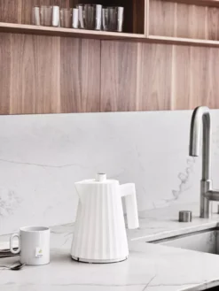 Alessi Plissé Waterkoker 1L Groen -Flinders x886x886 alessi pliss waterkoker 1 l9.jpg.pagespeed.ic .Gfc459mc2t