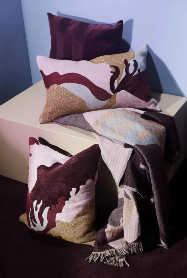 AYTM Flores Kussen 45x45 7 AYTM Flores Kussen 45x45 - Afbeelding 5