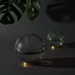 AYTM Globe Vaas 10 Amber/goud 22 AYTM Globe Vaas 10 Amber/goud -Flinders x886x886 aytm globe vaas 2113.jpg.pagespeed.ic .hNaTZf17Kv