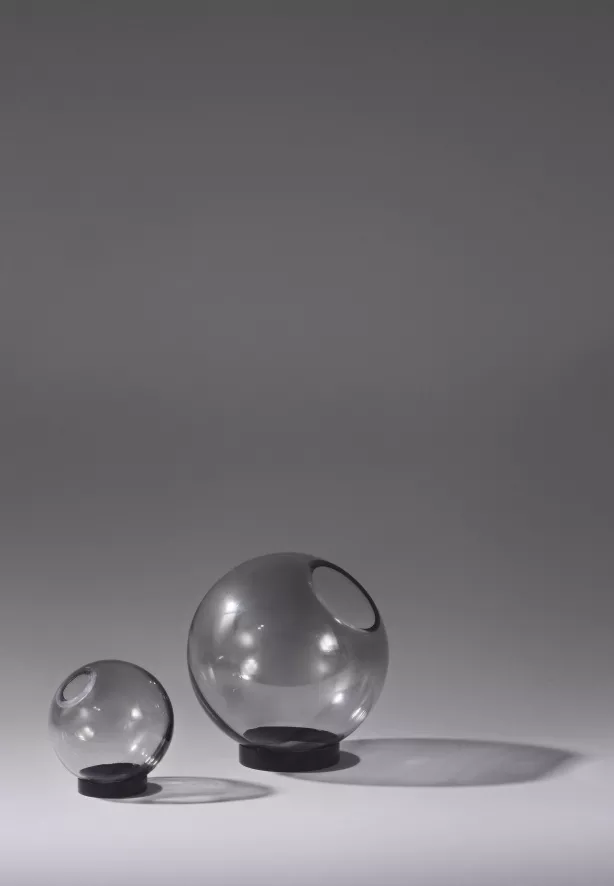 AYTM Globe Vaas 10 Amber/goud 4 AYTM Globe Vaas 10 Amber/goud - Afbeelding 2