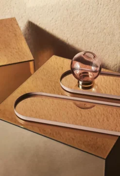 AYTM Globe Vaas 10 Amber/goud 19 AYTM Globe Vaas 10 Amber/goud -Flinders x886x886 aytm globe vaas 217.jpg.pagespeed.ic .mtuAzfUwCz