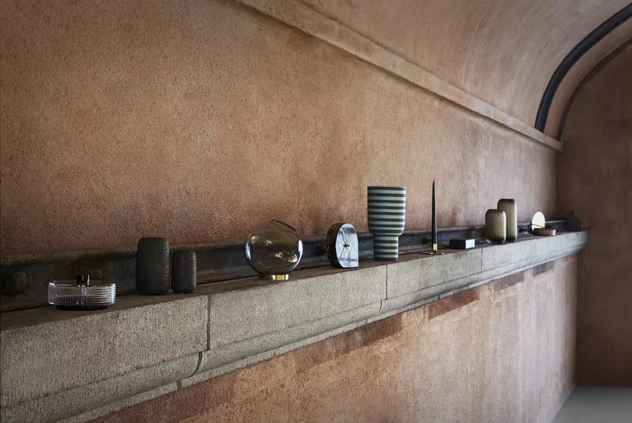 AYTM Globe Vaas 10 Amber/goud 6 AYTM Globe Vaas 10 Amber/goud - Afbeelding 4