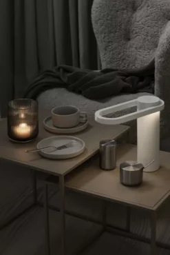 Blomus Hoop Tafellamp LED Oplaadbaar Wit -Flinders x886x886 blomus hoop tafellamp2.jpg.pagespeed.ic .qgLmY1zNXd