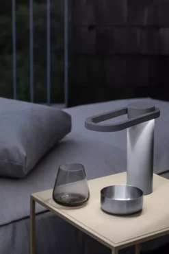 Blomus Hoop Tafellamp LED Oplaadbaar Wit -Flinders x886x886 blomus hoop tafellamp5.jpg.pagespeed.ic .3CSZr750DK