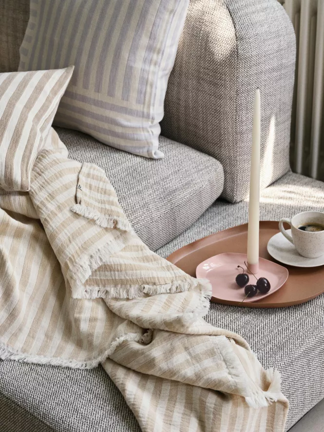 Broste Copenhagen Mie Dienblad 32x39 Aubergine 9 Broste Copenhagen Mie Dienblad 32x39 Aubergine - Afbeelding 7