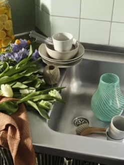 Broste Copenhagen Grød Diep Bord Ø22 9 Broste Copenhagen Grød Diep Bord Ø22 -Flinders x886x886 broste copenhagen iris keukendoek4.jpg.pagespeed.ic .leVTkM4KAh