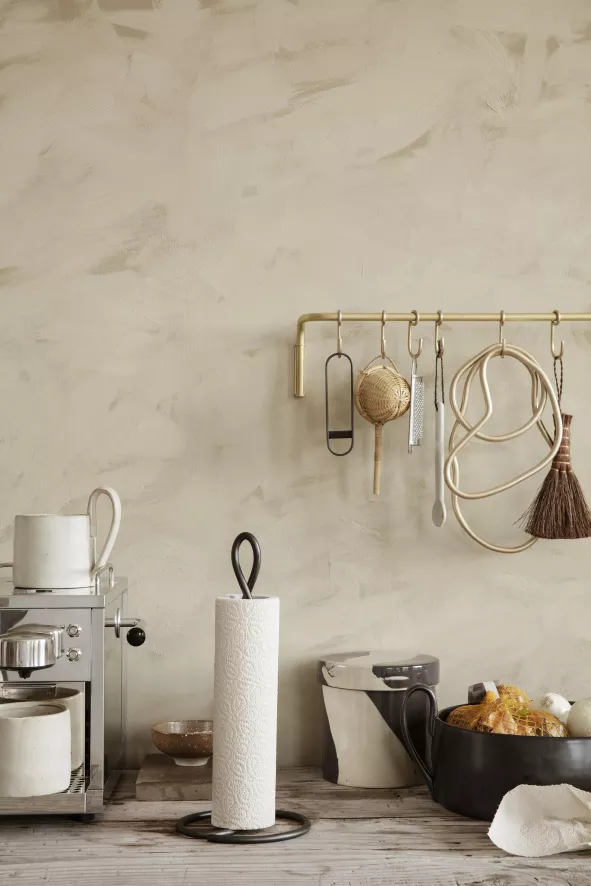 Ferm Living Curvature Keukenrolhouder Zwart/messing 7 Ferm Living Curvature Keukenrolhouder Zwart/messing - Afbeelding 5