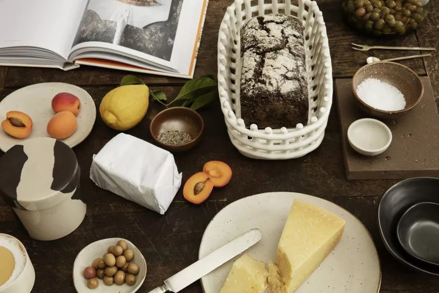 Ferm Living Flow Bord Large Ø27 Off-white Speckle 9 Ferm Living Flow Bord Large Ø27 Off-white Speckle - Afbeelding 7