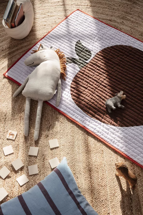 Ferm Living Grand Kussen 50x50 Chocolate/Bright Blue 12 Ferm Living Grand Kussen 50x50 Chocolate/Bright Blue - Afbeelding 10