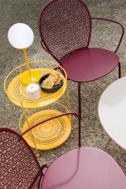 Fermob Lorette Tuinstoel Met Armleuning Cotton White 12 Fermob Lorette Tuinstoel Met Armleuning Cotton White -Flinders x886x886 fermob lorette conversation bench tuinbank25.jpg.pagespeed.ic .tnckSVSDO4 2