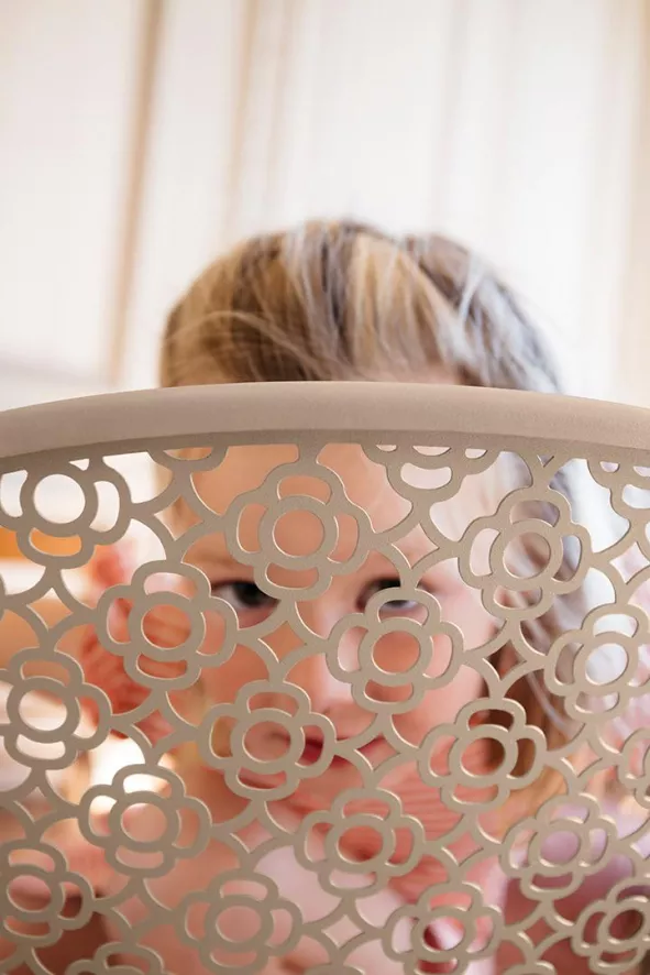 Fermob Lorette Tuinstoel Met Armleuning Cotton White 6 Fermob Lorette Tuinstoel Met Armleuning Cotton White - Afbeelding 4