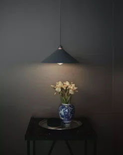 Frama Cone Shade Hanglamp Ø25 Small Koper -Flinders x886x886 frama cone shade hanglamp medium8.jpg.pagespeed.ic .fjMjS sfsU