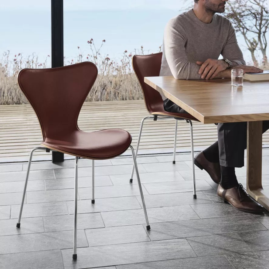 Fritz Hansen Series 7 Gestoffeerde Stoel Chrome Onderstel Essential Stone 9 Fritz Hansen Series 7 Gestoffeerde Stoel Chrome Onderstel Essential Stone - Afbeelding 7