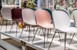 Gubi Beetle Stoel Met Naturel Eiken Onderstel, Alabaster White -Flinders x886x886 gubi beetle stoel met gerookt eiken onderstel5.jpg.pagespeed.ic .Z0NRs7WPIZ 1