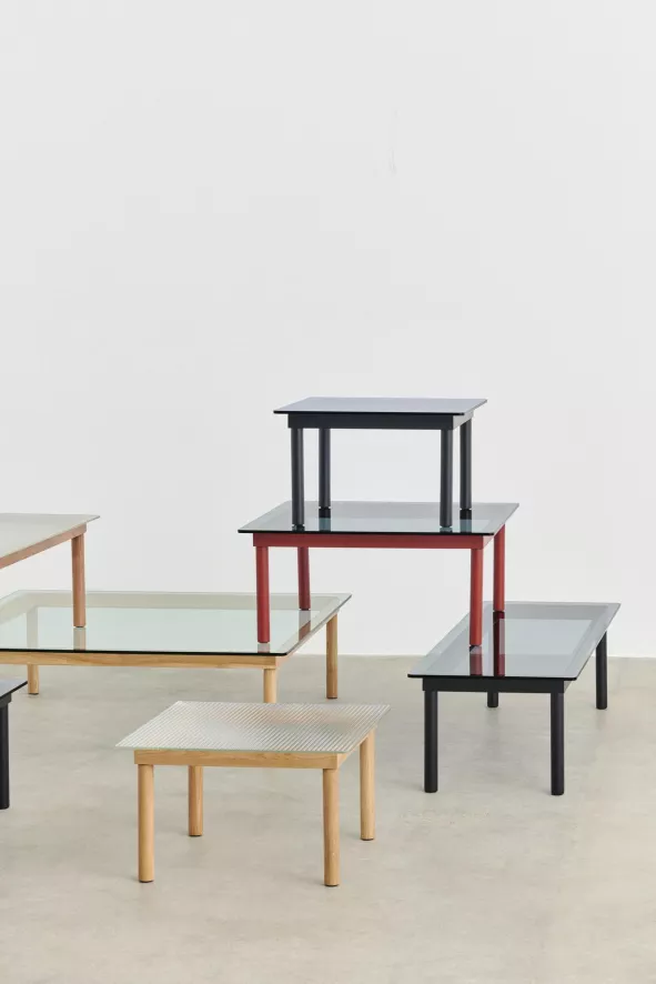 Hay Kofi Salontafel Zwart Gelakt Eiken 80x80 Geribbeld Glas 7 Hay Kofi Salontafel Zwart Gelakt Eiken 80x80 Geribbeld Glas - Afbeelding 5