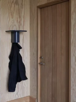 Hay Korpus Shelf Wandplank 1 Haak Brown -Flinders x886x886 hay korpus shelf kapstok 1 haak3.jpg.pagespeed.ic .N72Sx2l3MF