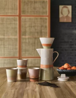 HKliving 70's Ceramic Thee Mokken Set Van 2 Oranje Beige -Flinders x886x886 hkliving 70 s ceramic coffee pot filter en mokken set van 42.jpg.pagespeed.ic .OqHynnPTE9
