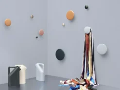 Muuto The Dots Metal Haak Ø3.9 Umber -Flinders x886x886 jul 02 muuto org150.jpg.pagespeed.ic .wFSANj88az