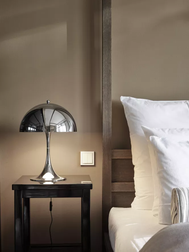 Louis Poulsen Panthella Tafellamp Ø32 Opaal 8 Louis Poulsen Panthella Tafellamp Ø32 Opaal - Afbeelding 6