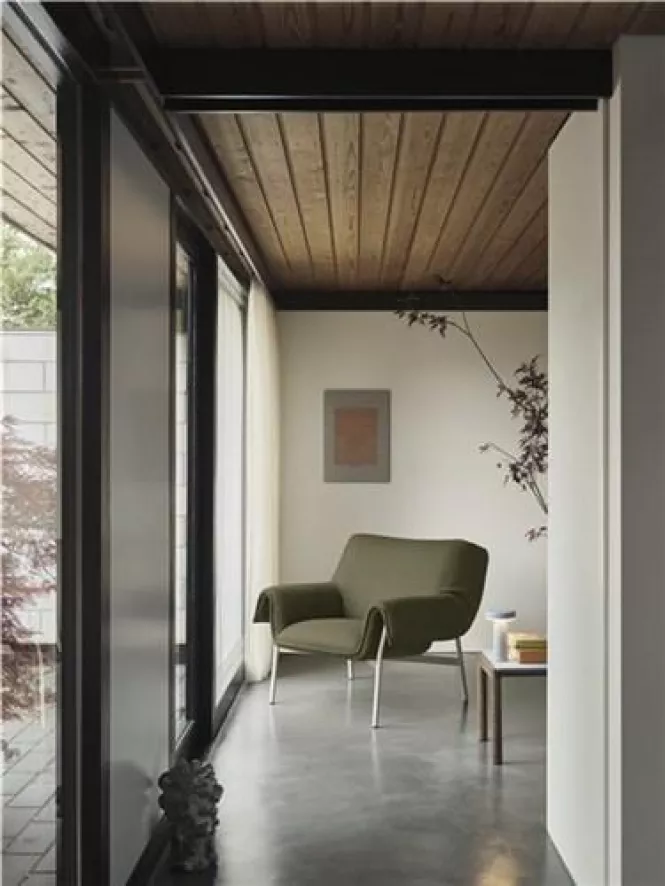 Muuto Couple Salontafel 80x84 Wavy Donker Eiken Taupe 9 Muuto Couple Salontafel 80x84 Wavy Donker Eiken Taupe - Afbeelding 7