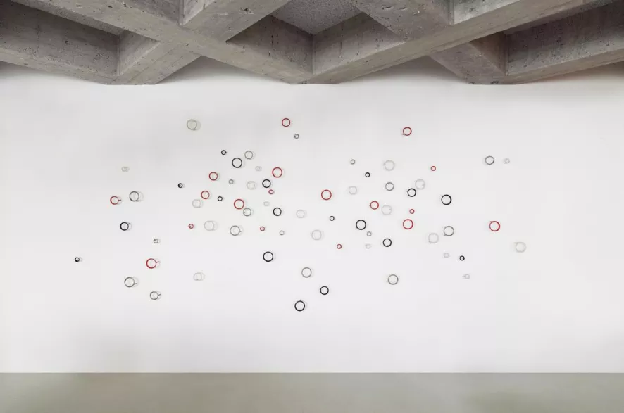 Normann Copenhagen Loop Haak Ø7.8 Medium Warm Grey 8 Normann Copenhagen Loop Haak Ø7.8 Medium Warm Grey - Afbeelding 6