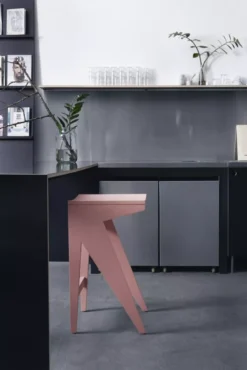 Objekte Unserer Tage Schulz Barkruk 65 Luminous Red -Flinders x886x886 objekte unserer tage schultz barkruk 6517.jpg.pagespeed.ic .EJQPLRQEtN